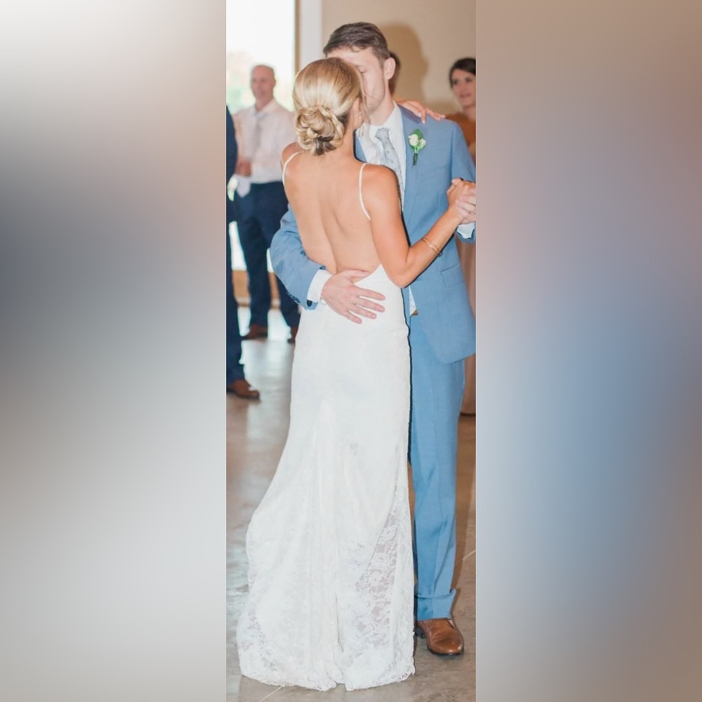 Low Open Back Wedding Dress Brand New Never Worn Super soft and stretchy lace